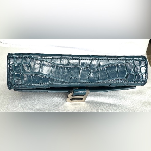 Balenciaga Hourglass Wallet on Chain - Picture 10 of 16